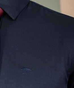 Σκούρο μπλε ανδρικό πουκάμισο  με κεντημένο λογότυπο 