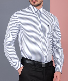 Λευκό ανδρικό ριγέ πουκάμισο  και μικρό λογότυπο Λευκό ανδρικό ριγέ πουκάμισο  και μικρό λογότυπο