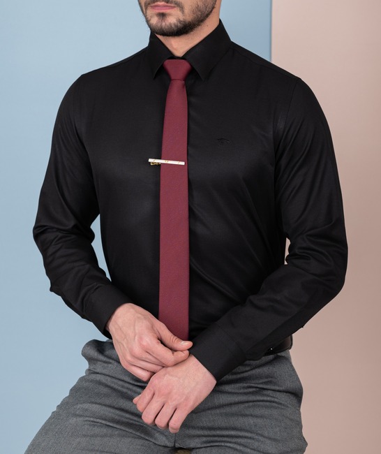 Μαύρο ανδρικό πουκάμισο με κεντημένο λογότυπο 