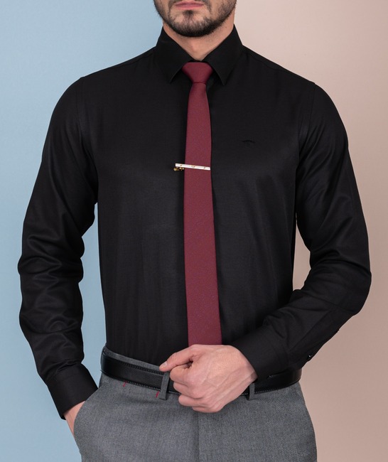 Μαύρο ανδρικό πουκάμισο με κεντημένο λογότυπο 