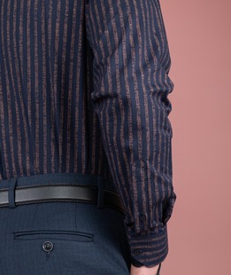 Σκούρο μπλε ανδρικό ριγέ πουκάμισο