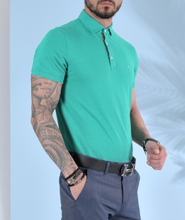 Ανδρικό μονόχρωμο μπλουζάκι με γιακά χρώμα πράσινο με λογότυπο