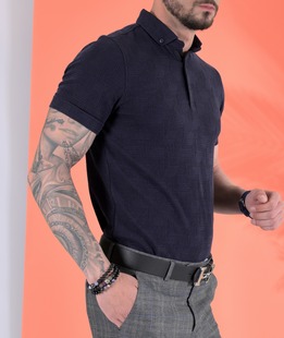 Ανδρικό σκούρο μπλεμ πλουζάκι  με γιακά και ζιγκ - ζαγκ φιγούρες 