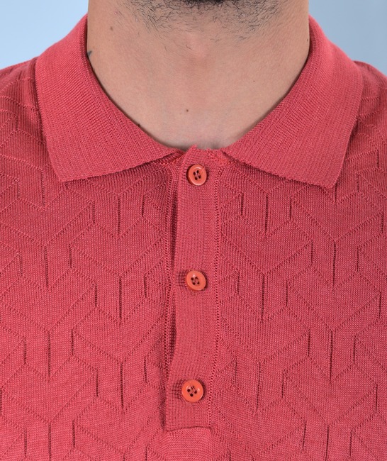 Πλεκτό ανδρικό μπλουζάκι με γιακά χρώμα καρπούζι με φιγούρες 