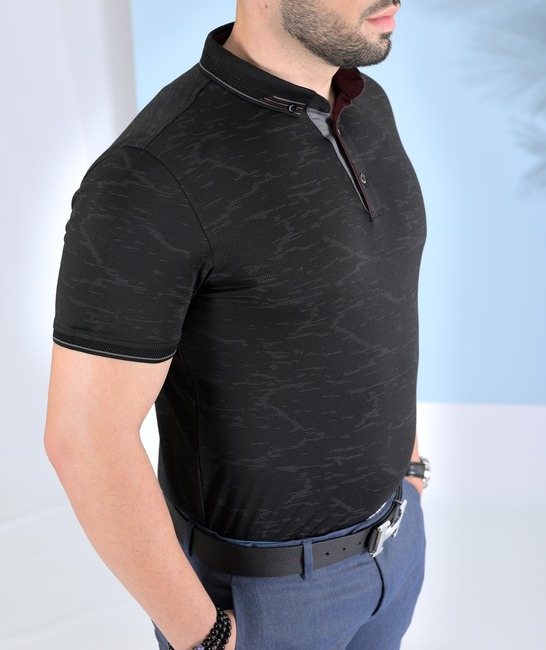 Μαύρο μπλουζάκι με γιακά με αφηρημένα στοιχεία 