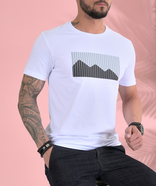 Λευκό μπλουζάκι με τρισδιάστατες ορεινές σε γραμμές
