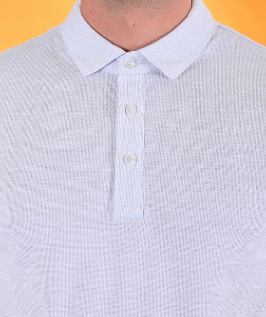 Ανδρικό λευκό μπλουζάκι πόλο από ανάγλυφο ύφασμα 