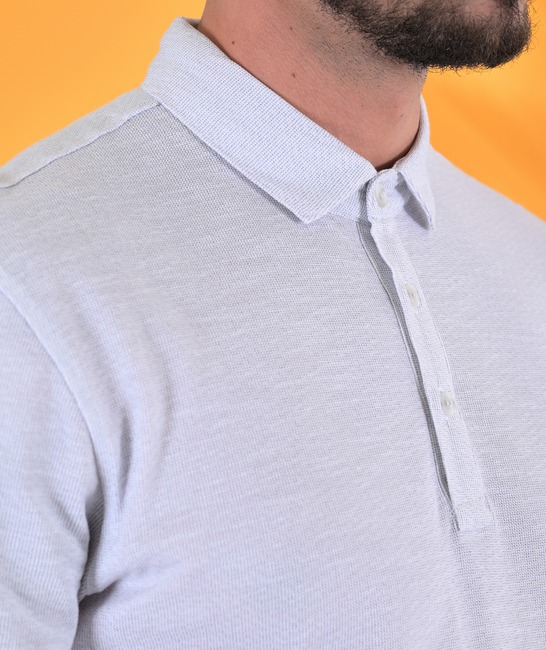 Ανδρικό λευκό μπλουζάκι πόλο από ανάγλυφο ύφασμα 