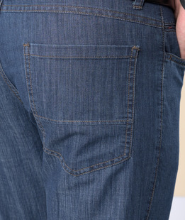 Μπλε ανδρικό τζιν με κλασική τσέπη