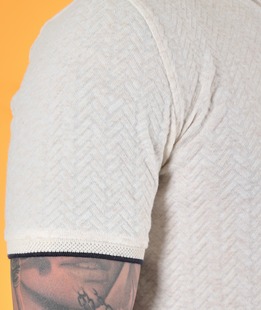 Ανδρικό t-shirt με γιακά σε μικρά στοιχεία χρώμα μπεζ 