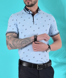 Ανδρικό γαλάζιο μπλουζάκι με γιακά και φιγούρες