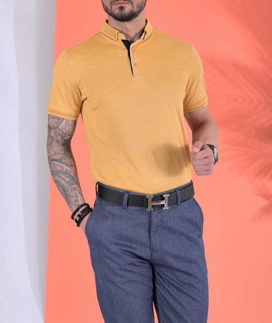 Ανδρικό μπλουζάκι πόλο χρώμα μουσταρδί με σχέδιο 
