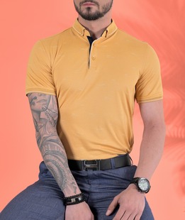 Ανδρικό μπλουζάκι πόλο χρώμα μουσταρδί με σχέδιο 