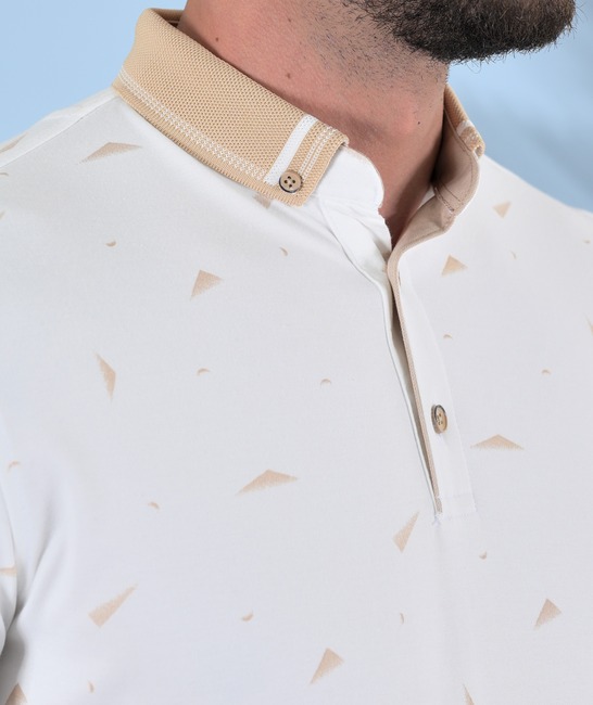 Аνδρικό λευκό μπλουζάκι  με γιακά και μπεζ τρίγωνα