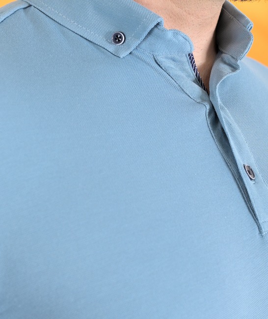 Ανοιχτό μπλε πόλο μπλουζάκι με κεντημένο λογότυπο 