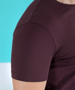 Ανδρικό μπορντό μπλουζάκι με σχήματα πουά 