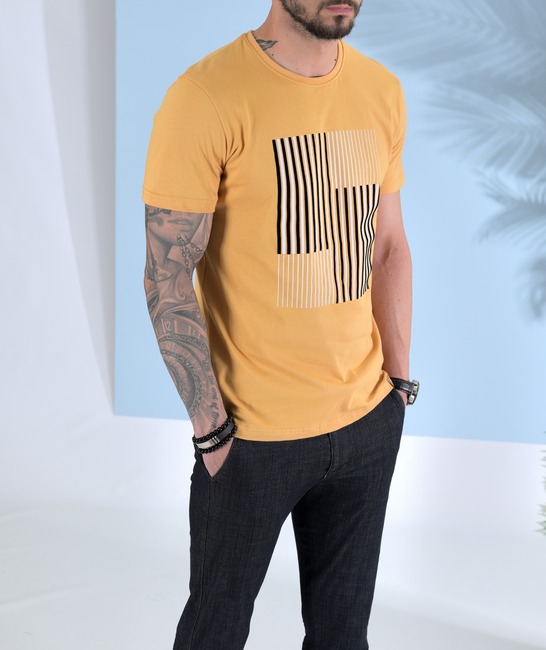 Ανδρικό t-shirt με ασπρόμαυρες γραμμές χρώμα μουσταρδί
