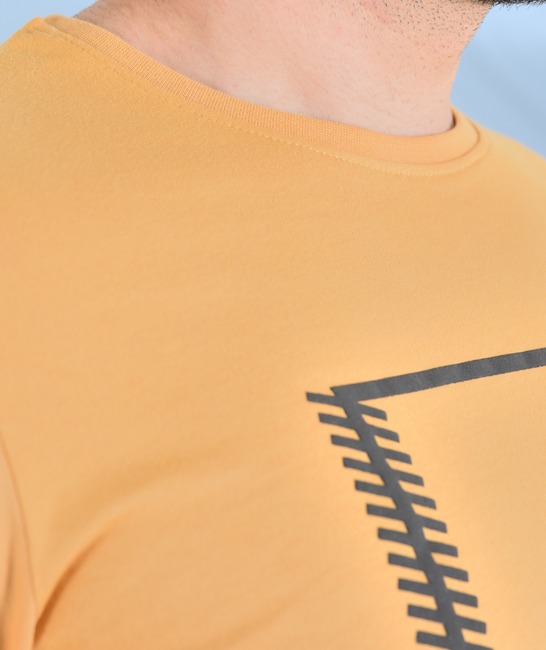 Ανδρικό μπλουζάκι τρισδιάστατου περιγράμματος χρώμα μουσταρδί