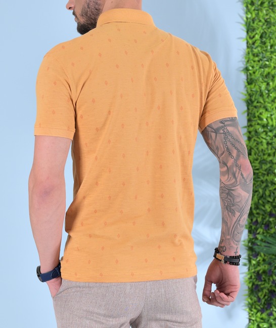 Ανδρικό μπλουζάκι πόλο με ρομβοειδές χρώμα μουσταρδί