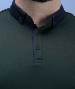 Μπλούζα μεγάλου μεγέθους σε σκούρο πράσινο χρώμα με μικρό λογότυπο