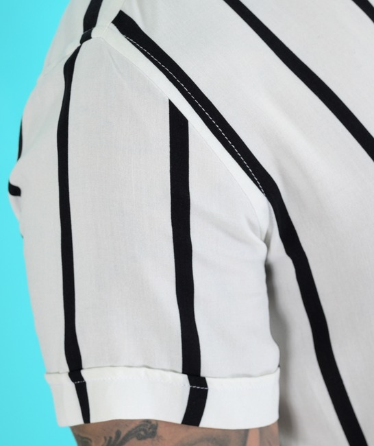 Λευκό ανδρικό κοντομάνικο πουκάμισο με μαύρες ρίγες