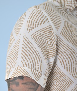 Ανδρικό κοντομάνικο πουκάμισο σε contour rhomboids