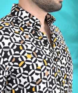 Λευκό κοντομάνικο πουκάμισο με ρομβοειδείς και κίτρινες γραμμές 