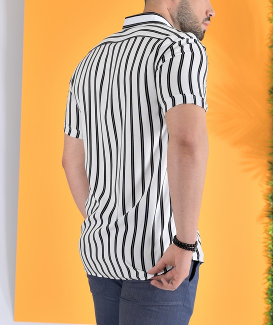 Ανδρικό λευκό κοντομάνικο πουκάμισο με διπλές μαύρες ρίγες