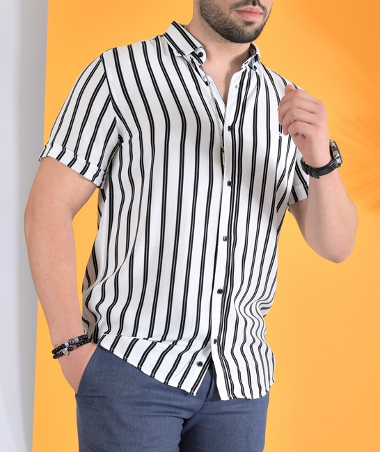 Ανδρικό λευκό κοντομάνικο πουκάμισο με διπλές μαύρες ρίγες