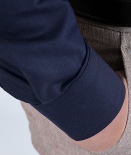 Ανδρικό σκούρο μπλε μακρυμάνικο πουκάμισο με τσέπη