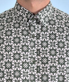 Πουκάμισο σε σκούρο πράσινο χρώμα σχέδιο με στρογγυλεμένες φιγούρες