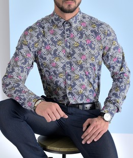 Λευκό ανδρικό πουκάμισο σε σκούρο μπλε ρομβοειδές με φλοράλ στοιχεία