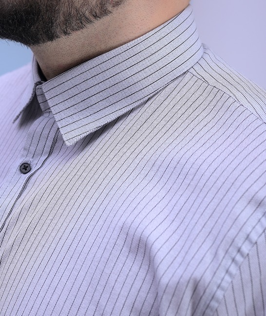 Ανδρικό πουκάμισο σε γκρι λεπτή ρίγα μεγάλου μεγέθους
