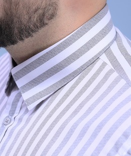 Λευκό πουκάμισο σε μεγάλο μέγεθος με παχιές ρίγες