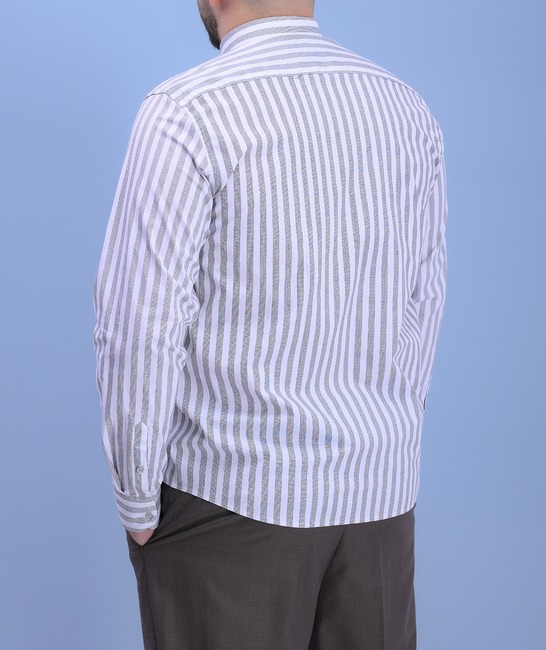 Λευκό πουκάμισο σε μεγάλο μέγεθος με παχιές ρίγες