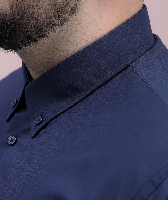 Επίσημο ανδρικό πουκάμισο σε σκούρο μπλε χρώμα με τσέπη