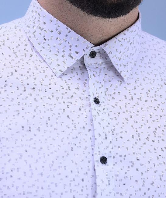 Ανδρικό πουκάμισο σε μεγάλο μέγεθος με μικρές λωρίδες