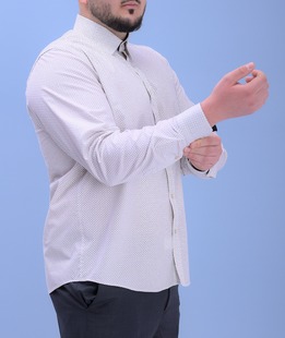 Ανδρικό πουκάμισο σε μεγάλο μέγεθος με μικρά γεωμετρικά σχέδια σε χρώμα μπεζ