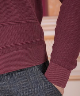 Κομψό μπορντό πουλόβερ από βραστό βαμβάκι