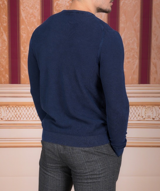 Κομψό σκούρο μπλε βαμβακερό πουλόβερ