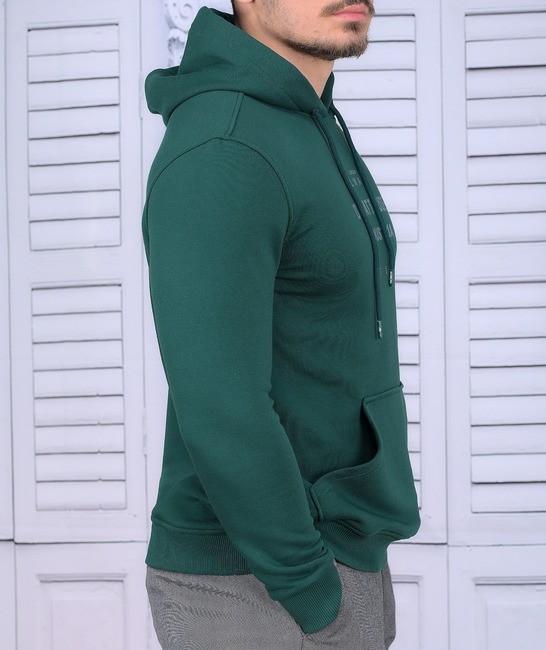 Πράσινο ανδρικό αθλητικό φούτερ με στάμπα OUR ATTIDUTE