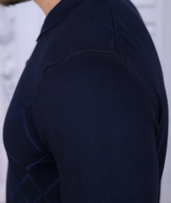 Ανδρικό πουλόβερ σκούρο μπλε με ρομβοειδές 