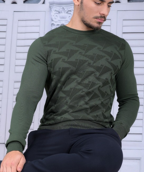Πράσινο ανδρικό πουλόβερ με τριγωνικά σχήματα