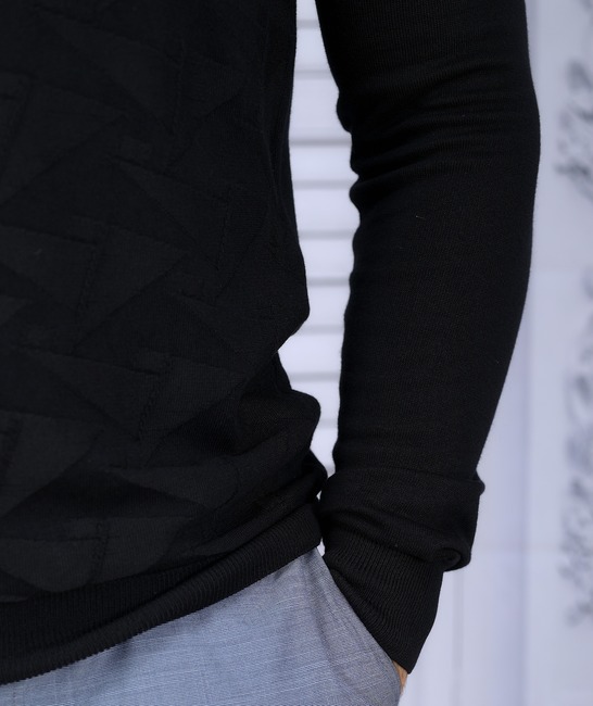 Ανδρικό πουλόβερ με τριγωνικά σχήματα μαύρο χρώμα
