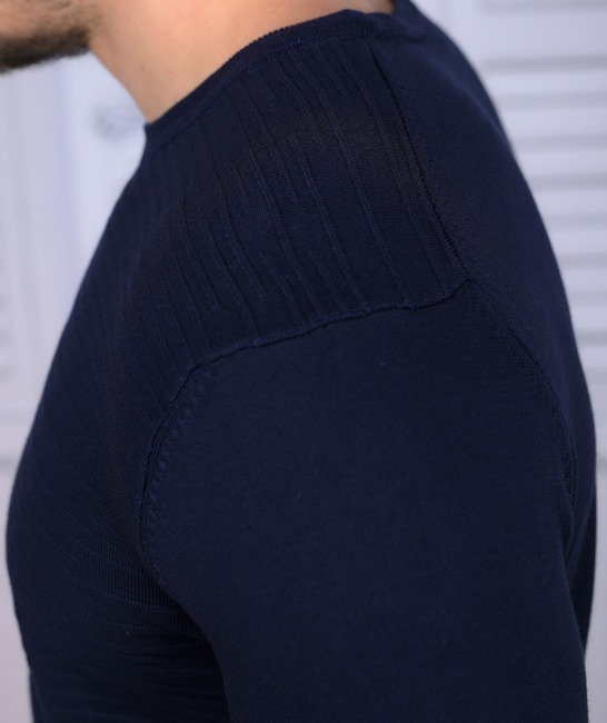 Ανδρικό πουλόβερ σε μπλε 3D ρίγες