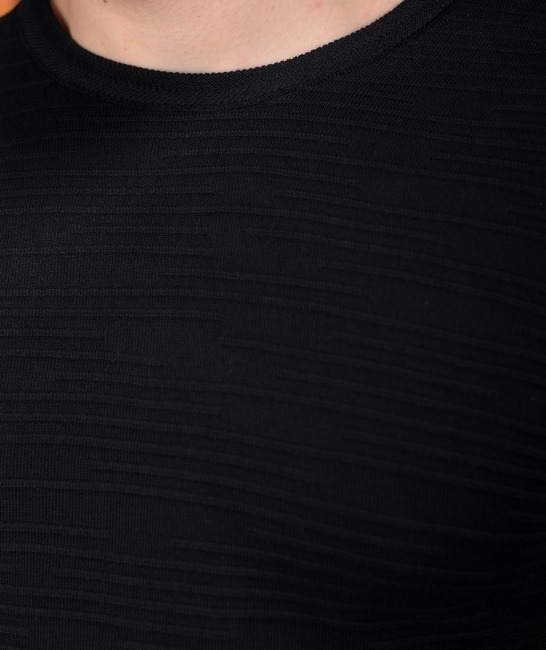 Ανδρικό πλεκτό πουλόβερ μαύρο χρώμα 3D ρίγες