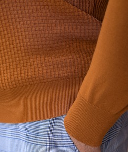 Κομψό πουλόβερ σε χρώμα κεραμιδί