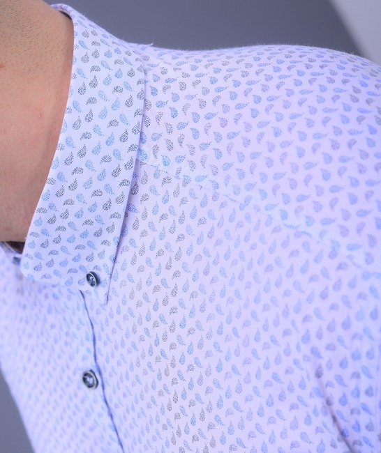 Λευκό κομψό ανδρικό πουκάμισο με μικρά στοιχεία