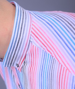 Κομψό ανδρικό πουκάμισο με πολύχρωμη ρίγα