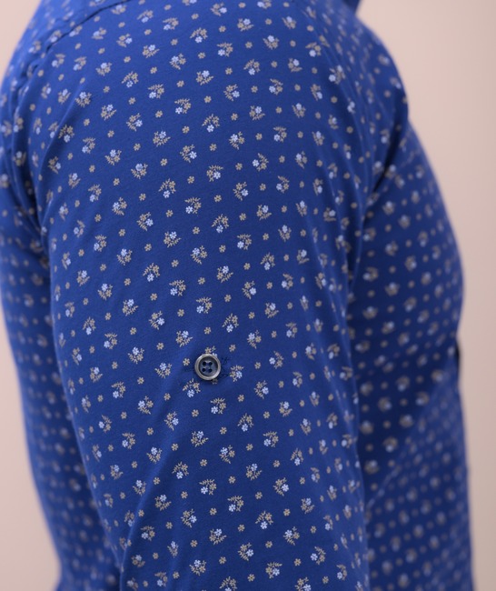 Κομψό ανδρικό πουκάμισο σε μπλε χρώμα με μικρά λουλούδια